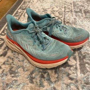 Women’s Hoka One One Clifton 8’s size 8